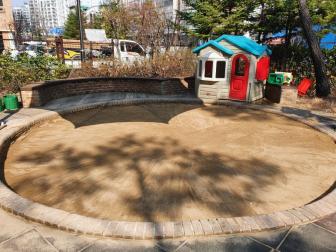 숲속초병설유치원 모래소독